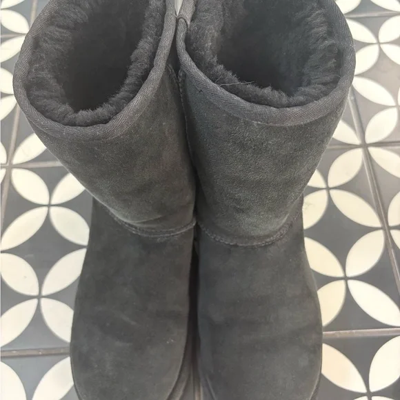 UGG Classic Short Boots - Black - Picture 2 of 5